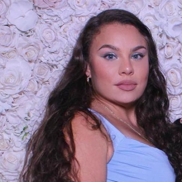 Meet your Posher, Julia - Picture 1 of 1